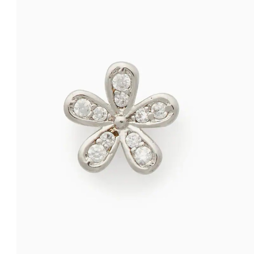 NWT ♠️Kate Spade♠️ Gleaming Gardenia Flower Studs, Silver - Picture 3 of 8